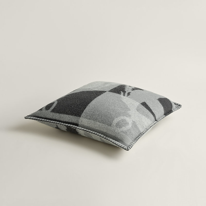 クッション 《ブリッド・ドゥ・ガラ》 - ブラック | Hermès